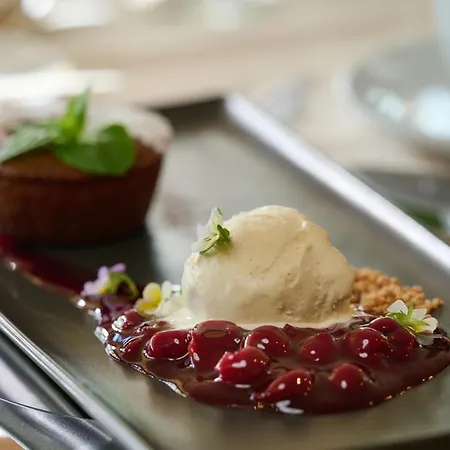 ホテル Am Kurhaus Mit Erstem Ayurveda Center Sachsens - Direkt Am Gesundheitsbad Actinon & Kurpark 4*